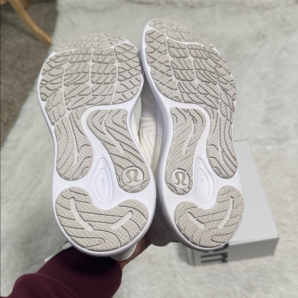 🌴 NWT Lululemon Blissfeel Run 2 Sneaker